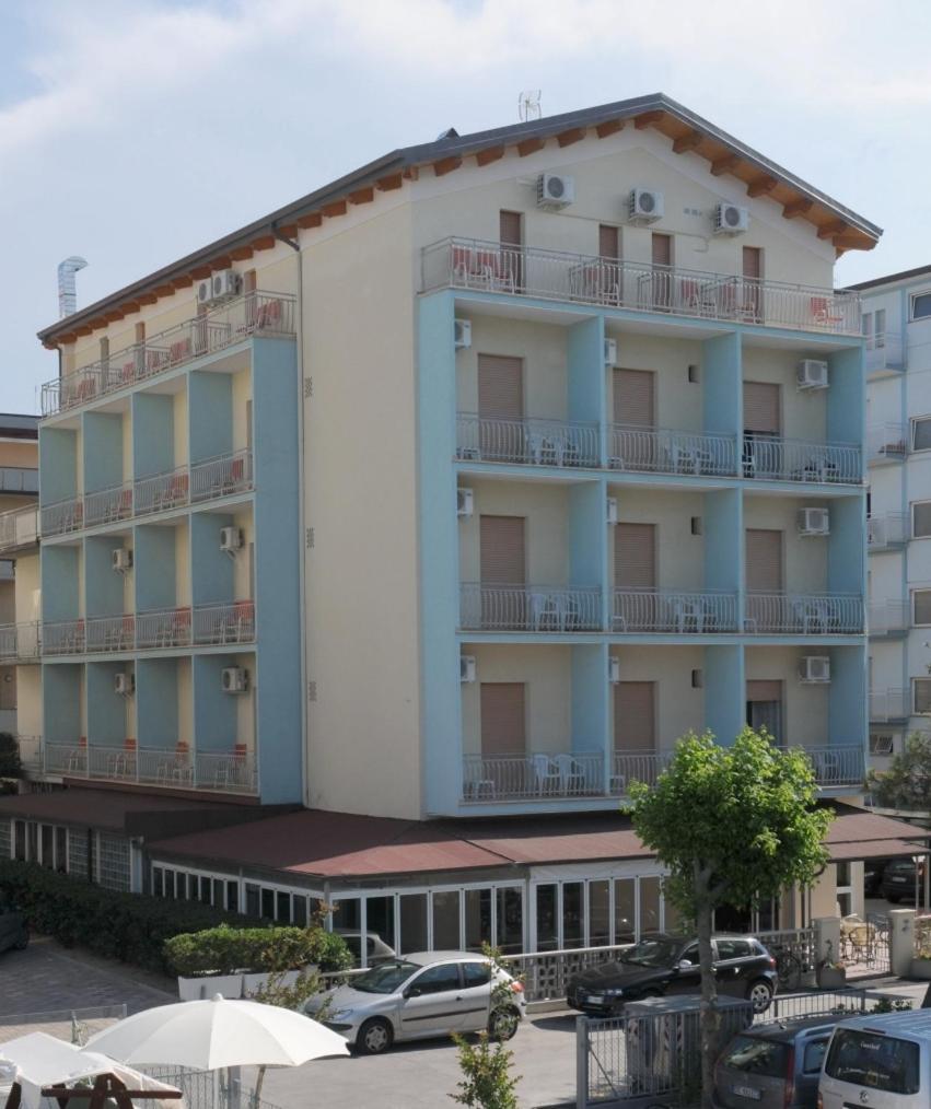 Hotel Saint Tropez Spa & Restaurant Лидо-ди-Савио Экстерьер фото