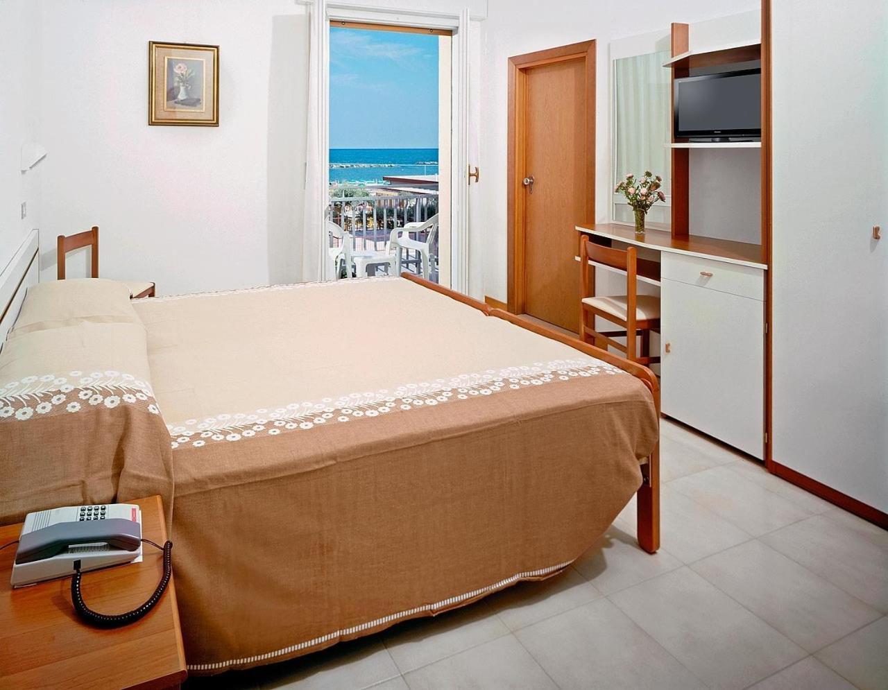 Hotel Saint Tropez Spa & Restaurant Лидо-ди-Савио Экстерьер фото