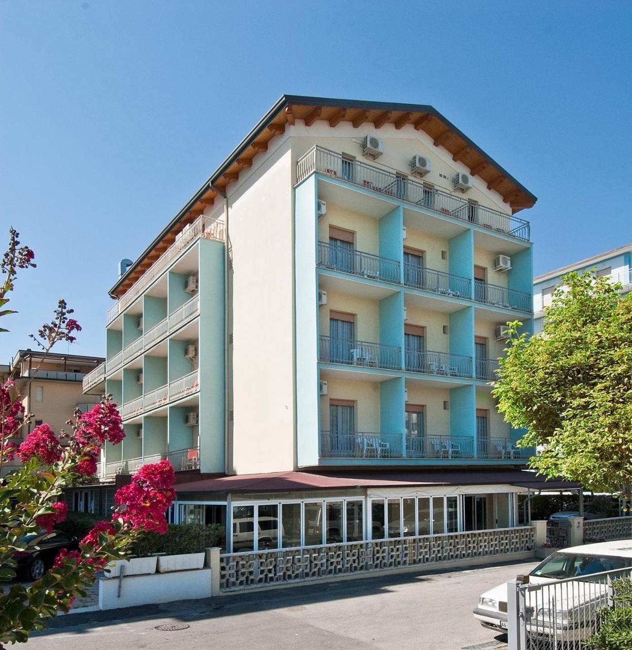 Hotel Saint Tropez Spa & Restaurant Лидо-ди-Савио Экстерьер фото