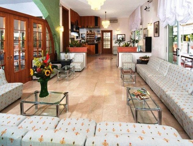 Hotel Saint Tropez Spa & Restaurant Лидо-ди-Савио Экстерьер фото