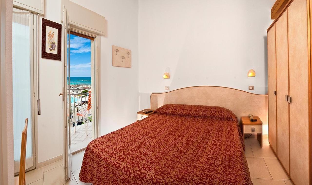 Hotel Saint Tropez Spa & Restaurant Лидо-ди-Савио Номер фото